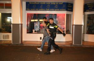 Gewonde bij steekpartij Apeldoornselaan Den Haag; man aangehouden