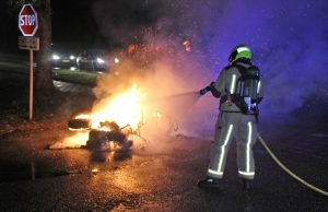 Motor vliegt in brand door kortsluiting Galgeweg Naaldwijk