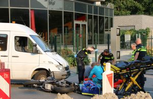 Motorrijder zwaargewond na aanrijding met busje Polakweg Rijswijk