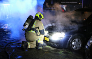 Geparkeerde auto gaat in vlammen op Guntersteinweg Den Haag