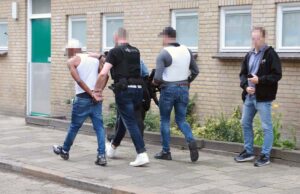 EVA-team houdt gesignaleerde persoon aan Willem Dreespark Den Haag