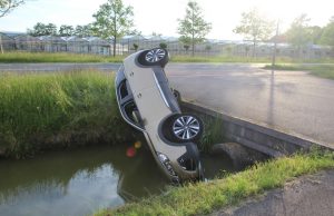 Auto te water Vogelaer Honselersdijk