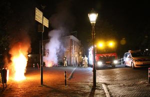 Motor en scooter in brand gestoken Oosteinde Delft