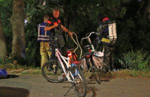 Fiets aangetroffen in sloot; Duikers zoeken naar vrouw Burgemeester Patijnlaan Den Haag