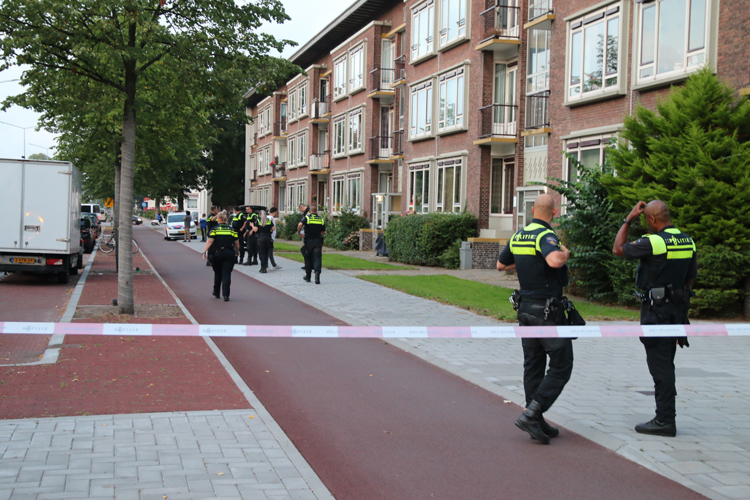 Groot Plaats Delict Na Melding Van Schietpartij Melis Stokelaan Den Haag District8 Net