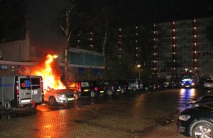 Geparkeerde auto in brand Willem Bilderdijkhof Delft