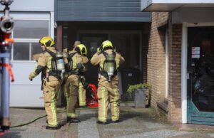Bewoonster komt thuis en ontdekt brand in bovenwoning Herenstraat Wateringen