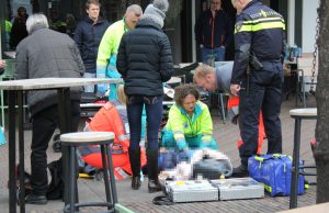 Traumahelikopter landt op Malieveld voor medisch incident Plein Den Haag