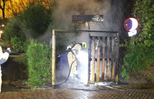 Meerdere containers in brand gestoken Bep Bakhuijsweg Den Haag