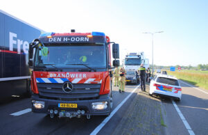 Kindje lichtgewond bij kop-staart aanrijding met vrachtwagen Klaas Engelbrechtsweg Den Hoorn