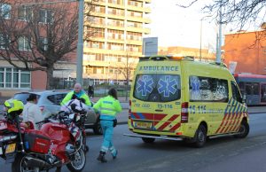 Automobilist naar het ziekenhuis na kop-staart aanrijding Buitenom Den Haag