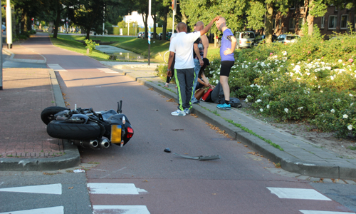 12 september Motorrijder gewond na aanrijding met auto Hengelolaan/Maartensdijklaan Den Haag