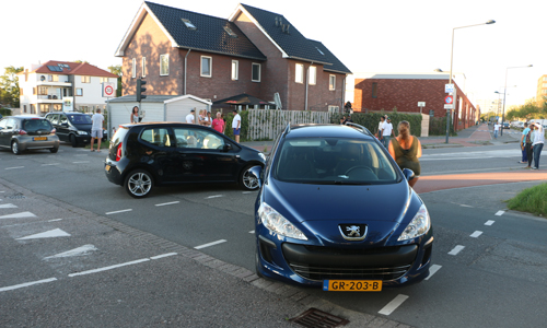 8 augustus Automobilist stopt niet voor stopbord Kristalweg Delft