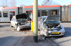 Flinke schade bij aanrijding Moerweg Den Haag