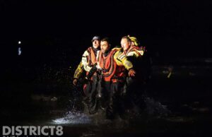 Nachtelijke zoekactie in zee, drenkeling uit water gered Kijkduin Den Haag