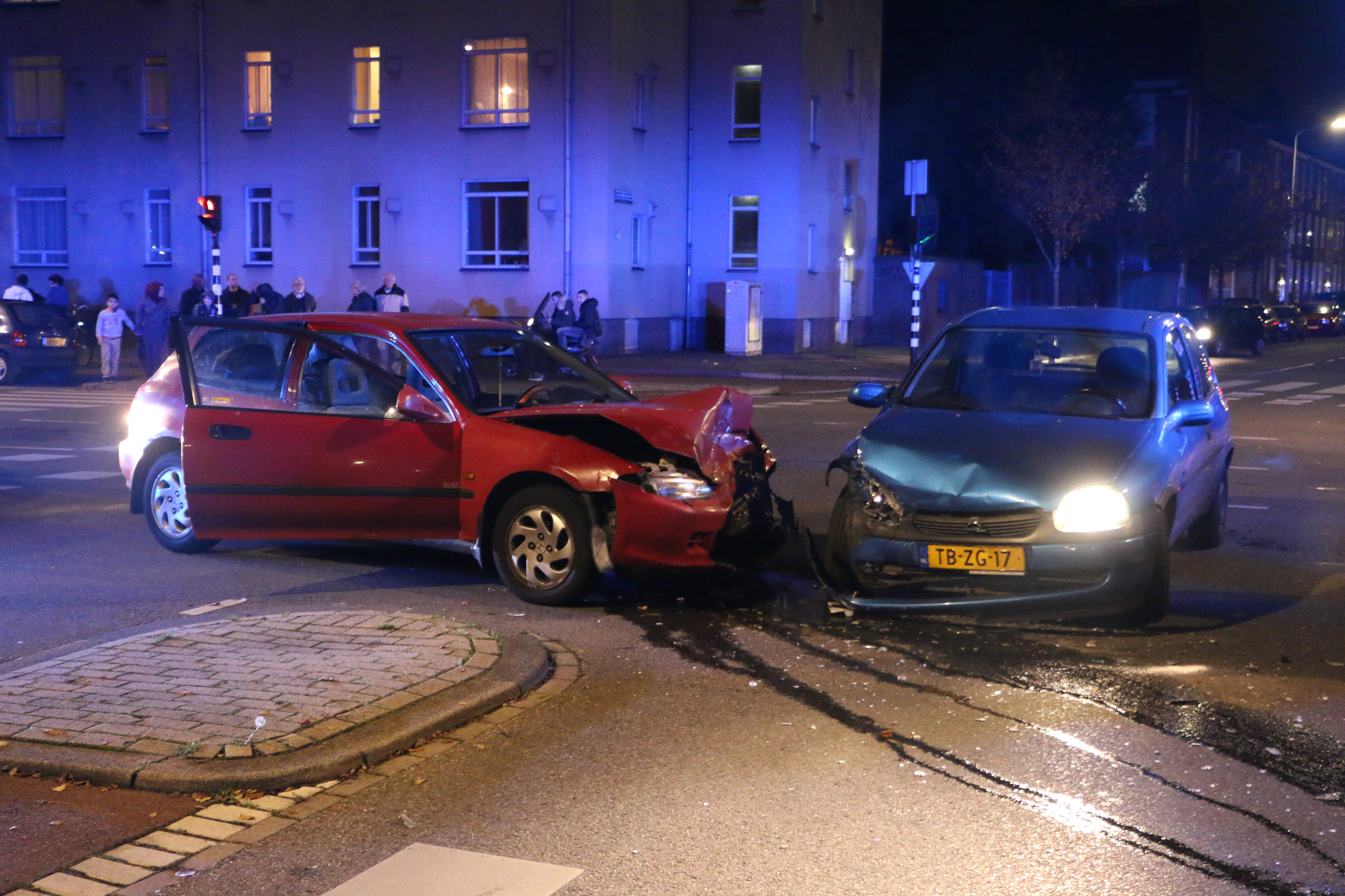 4 november Flinke schade na aanrijding Erasmusweg Den Haag