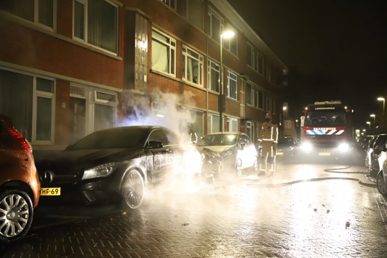 Geparkeerde auto in brand gestoken Baambruggestraat Den Haag