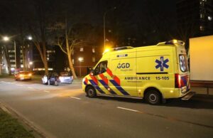 Flinke schade na aanrijding tussen drie auto’s Westlandseweg Delft