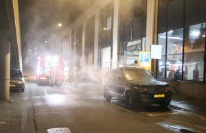 Geparkeerde vliegt in brand Lobattostraat Den Haag