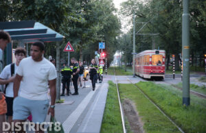 Zes meiden gaan met elkaar op de vuist in drukke tram Scheveningseweg Den Haag