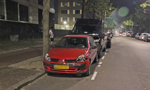 15 september Automobilist klapt op geparkeerde auto en rijd weg Vrederustlaan Den Haag