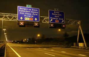 Rijksweg volledig afgesloten na flink ongeval A4 Den Haag