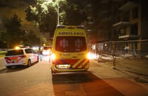 Man gewond na aanrijding met bouwhek Loevesteinlaan Den Haag