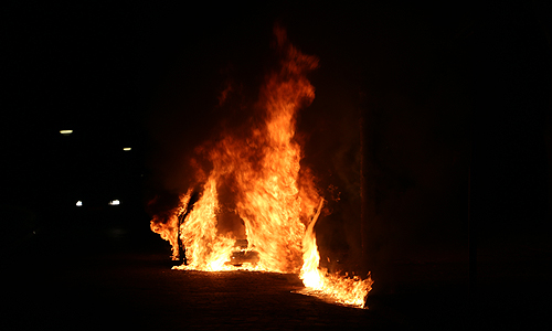 18 april Wéér voertuig in brand Van Kinschotstraat Delft