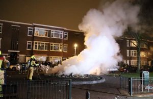 Brandweer blust opnieuw fikse buitenbrand Damasstraat Den Haag