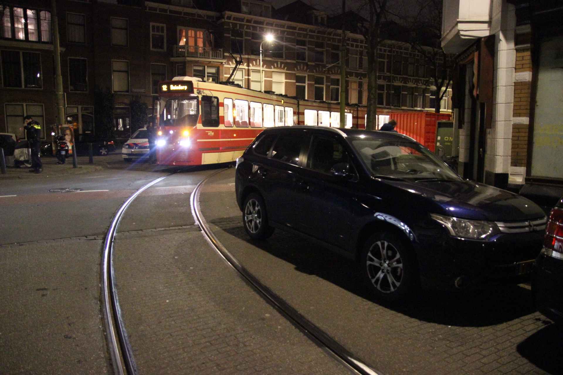 6 december 40 minuten vertraging tram 12 door foutgeparkeerde auto Regentesselaan Den Haag