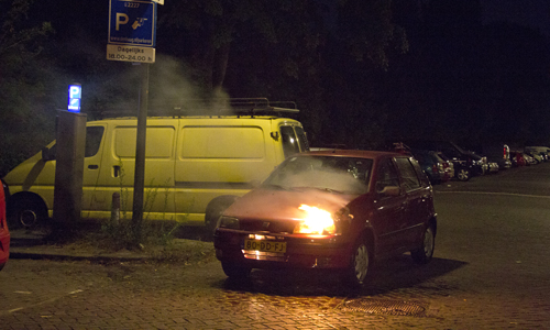 23 augustus Brand onder motorkap personenauto Moerweg Den Haag