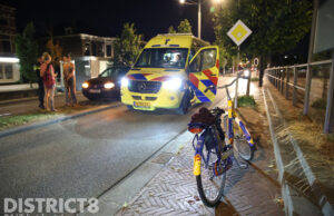 Vrouw met OV-fiets raakt te water; omstanders schieten te hulp Phoenixstraat Delft