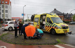 Scooterrijder gewond na aanrijding met personenauto Laan van Wateringseveld Den Haag