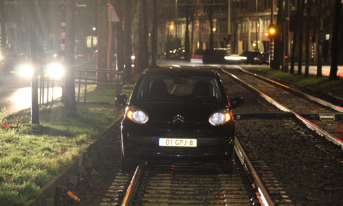 15 januari Tram gestremd door auto op trambaan Oude Haagweg Den Haag