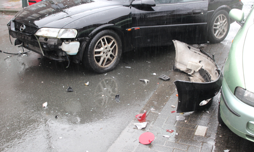 27 februari Schade na aanrijding tussen twee voertuigen La Reyweg Den Haag
