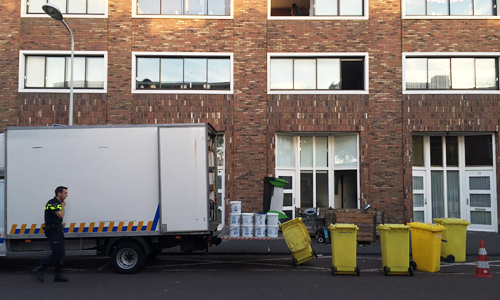 29 juni Politie rolt grote hennepkwekerij op Langnekstraat Den Haag