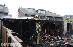Veel schade aan schuur na brand Aristoteleslaan Den Haag
