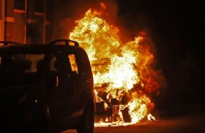 Auto volledig uitgebrand Van der Schellingstraat Rotterdam