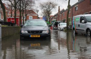 Graafwerkzaamheden zorgen voor wateroverlast Westerstraat Delft