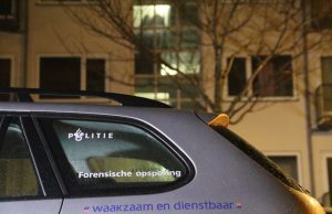 Politie doet onderzoek naar overleden persoon in woning Maartensdijklaan Den Haag