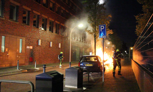 29 augustus Personenauto gaat in vlammen op Curtisslaan Den Haag