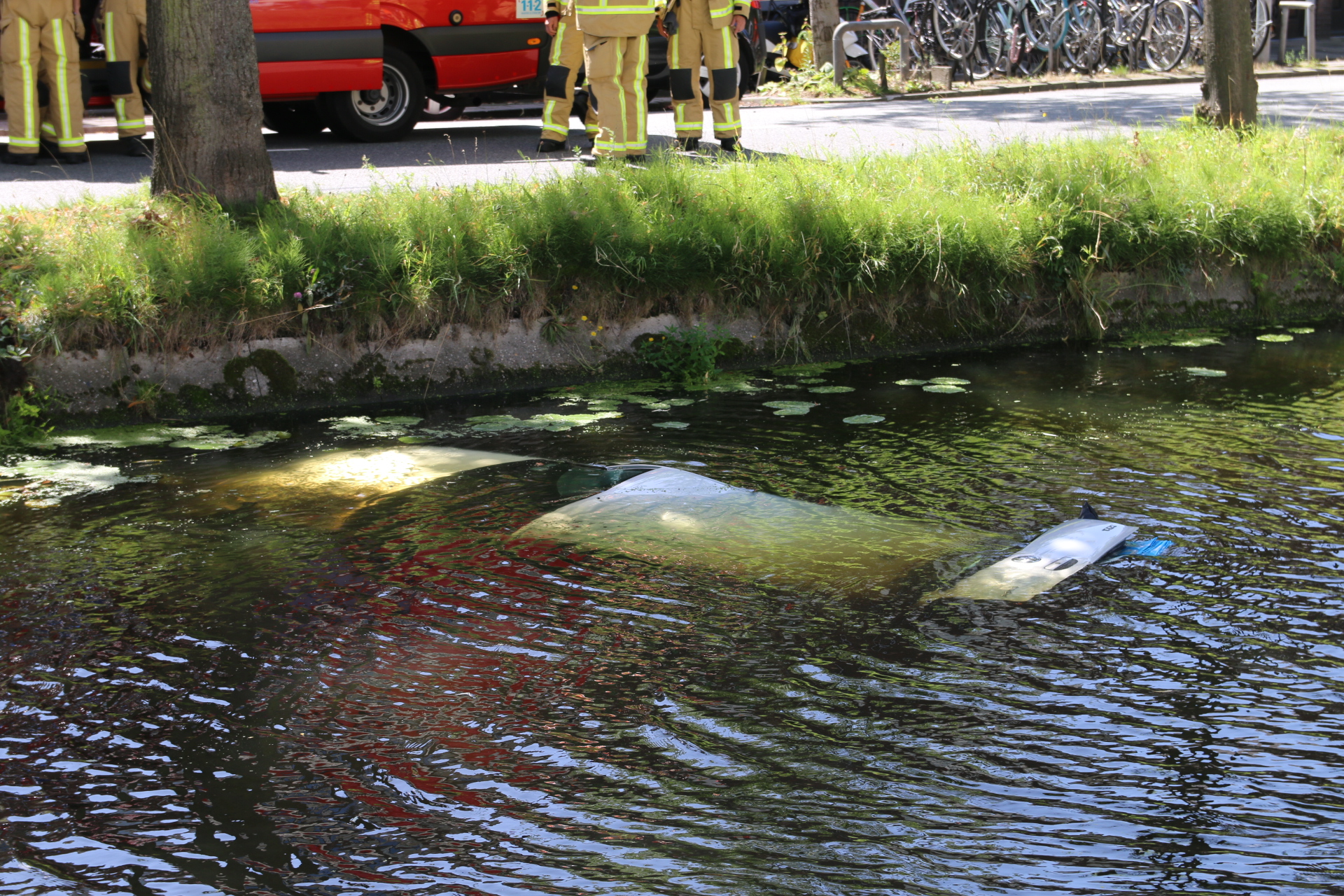 3 augustus Voertuig raakt te water Delfgauwseweg Delft