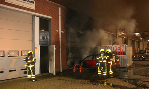 19 november Flinke (rook)schade na brand voor garagebox Neringstraat Delft