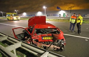 Zwaar ongeval nadat uitlaat van voertuig afbreekt op de A4 bij Schipluiden