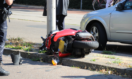 23 september Zwaargewonde na motorscooter ongeluk Melis Stokelaan Den Haag
