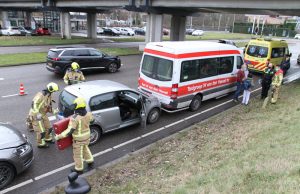 Bestuurder gewond bij kop-staart aanrijding Amerikaweg Zoetermeer