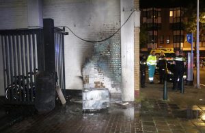 Wasmachine in brand gestoken tegen gevel Jan Steenstraat Den Haag