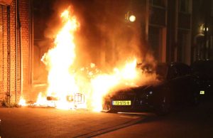 Flinke schade door brandende scooter Maarsbergenstraat Den Haag