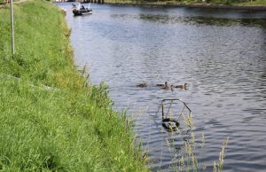 Brandweer rukt uit voor gezonken bootje Huis te Hoornkade Rijswijk