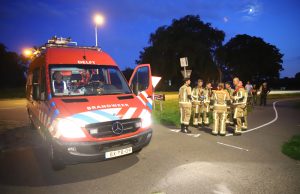 Brandweerinzet voor scootmobiel in sloot Woudseweg Den Hoorn